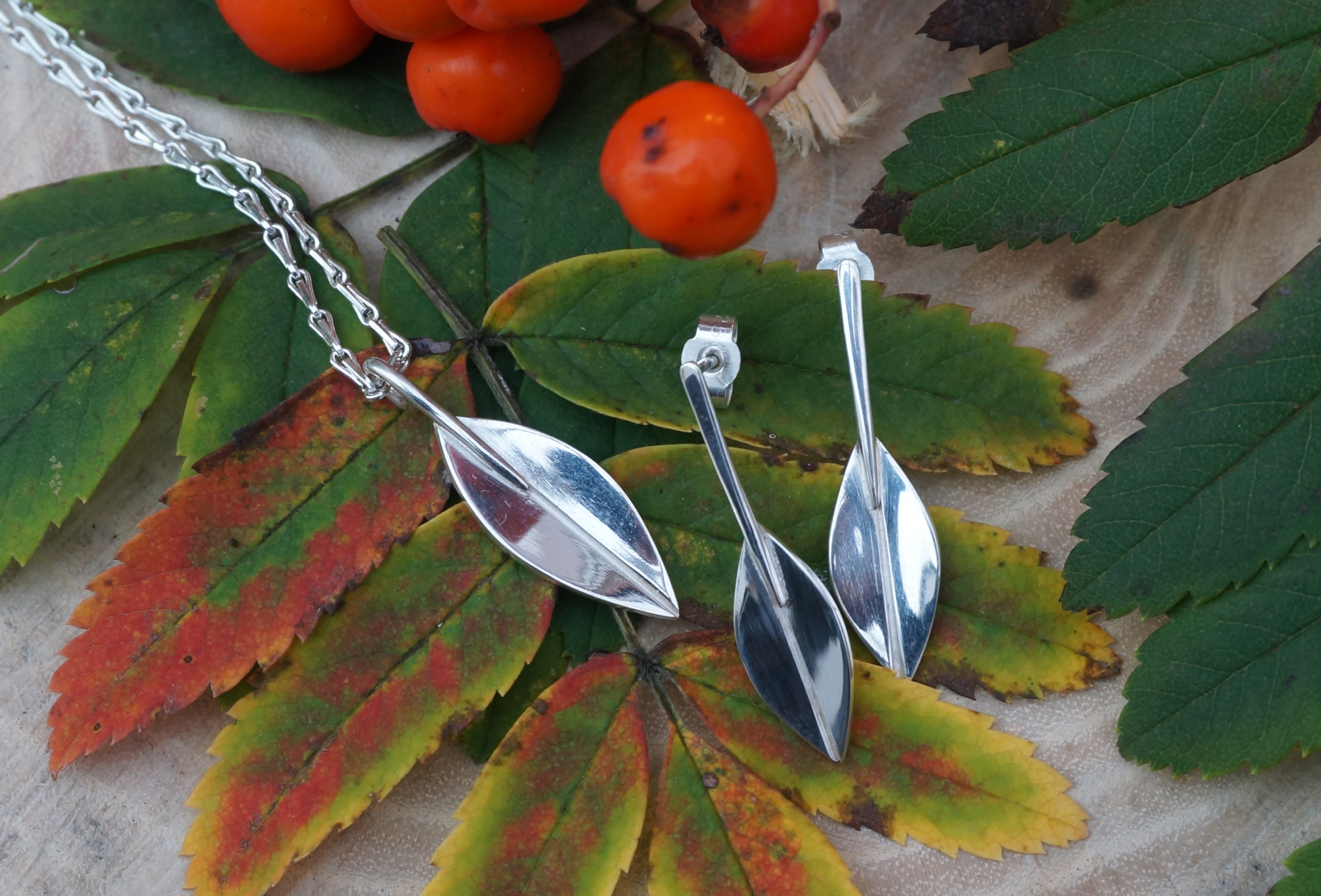 Leaf Necklace Nature Jewellery, Park Road Jewellery, Minimalist nature necklace