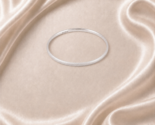 Frosted oval bangle