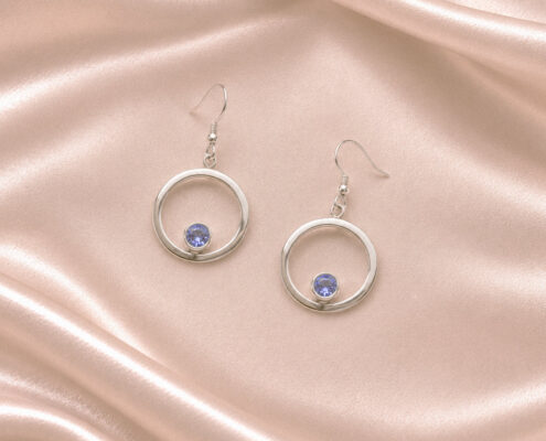 Tanzanite circle er silk