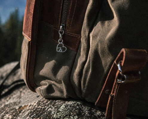 loveThe_Lifestyle_Mountain_Charm_Bag