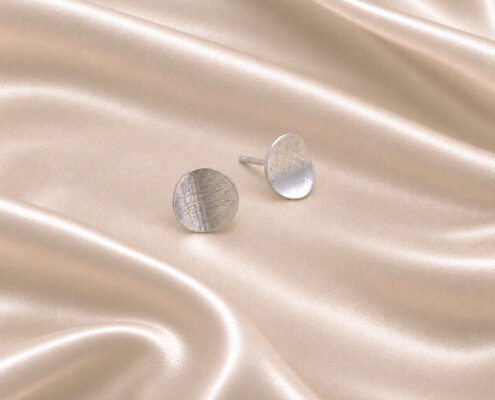 bark circle studs